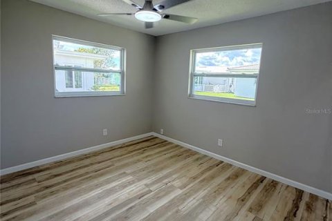 House in Pinellas Park, Florida 2 bedrooms, 123.37 sq.m. № 1894585 - photo 12