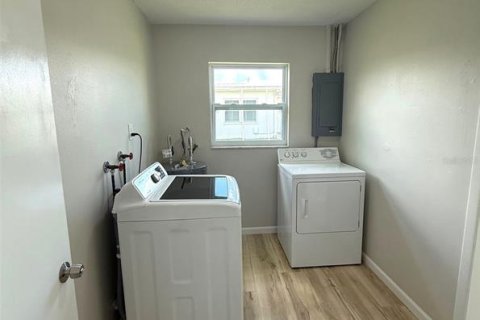House in Pinellas Park, Florida 2 bedrooms, 123.37 sq.m. № 1894585 - photo 15