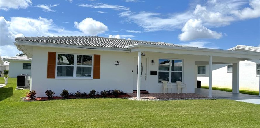 House in Pinellas Park, Florida 2 bedrooms, 123.37 sq.m. № 1894585