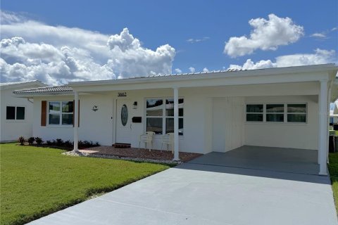House in Pinellas Park, Florida 2 bedrooms, 123.37 sq.m. № 1894585 - photo 2