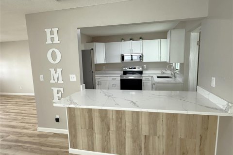 House in Pinellas Park, Florida 2 bedrooms, 123.37 sq.m. № 1894585 - photo 6