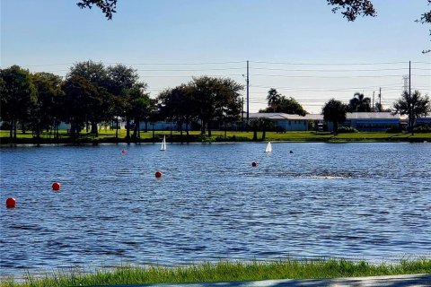 House in Pinellas Park, Florida 2 bedrooms, 123.37 sq.m. № 1894585 - photo 26