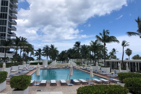 Condo in Bal Harbour, Florida, 1 bedroom  № 1703534 - photo 4