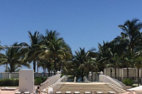 Condo in Bal Harbour, Florida, 1 bedroom  № 1703534 - photo 5