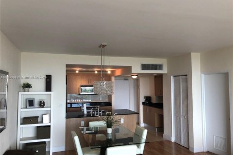Condo in Bal Harbour, Florida, 1 bedroom  № 1703534 - photo 2