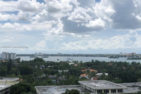 Condo in Bal Harbour, Florida, 1 bedroom  № 1703534 - photo 3