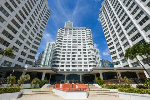 Снять в аренду кондоминиум в Майами, Флорида 2 спальни, 91.97м2, № 2145849 - фото 28