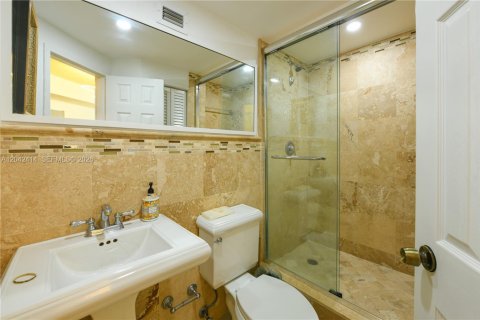 Снять в аренду кондоминиум в Майами, Флорида 2 спальни, 91.97м2, № 2145849 - фото 11
