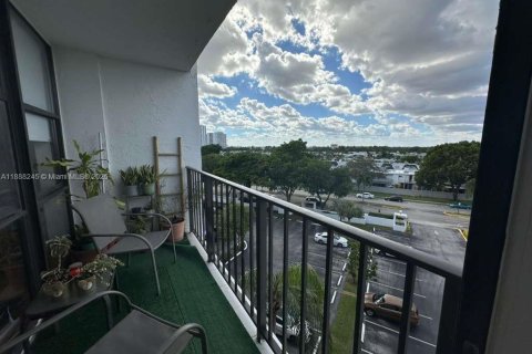 Condo in Hallandale Beach, Florida, 1 bedroom  № 1942256 - photo 8