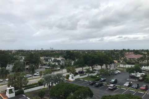 Condo in Hallandale Beach, Florida, 1 bedroom  № 1942256 - photo 10
