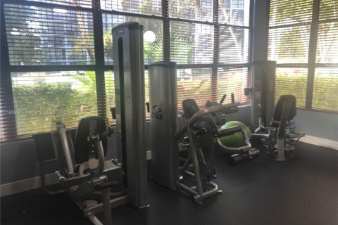 Condo in Hallandale Beach, Florida, 1 bedroom  № 1942256 - photo 19