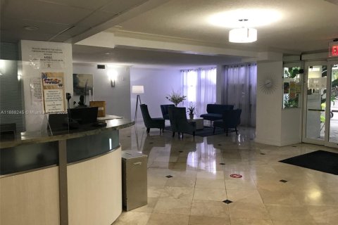 Condo in Hallandale Beach, Florida, 1 bedroom  № 1942256 - photo 22