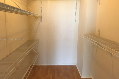 Condo in Hallandale Beach, Florida, 1 bedroom  № 1942256 - photo 12