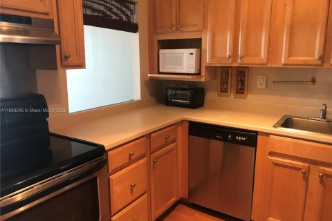 Condo in Hallandale Beach, Florida, 1 bedroom  № 1942256 - photo 4
