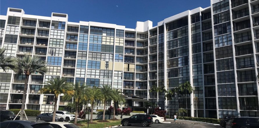 Condo in Hallandale Beach, Florida, 1 bedroom  № 1942256