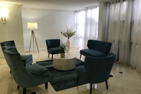Condo in Hallandale Beach, Florida, 1 bedroom  № 1942256 - photo 23