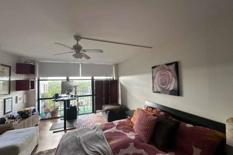 Condo in Hallandale Beach, Florida, 1 bedroom  № 1942256 - photo 7