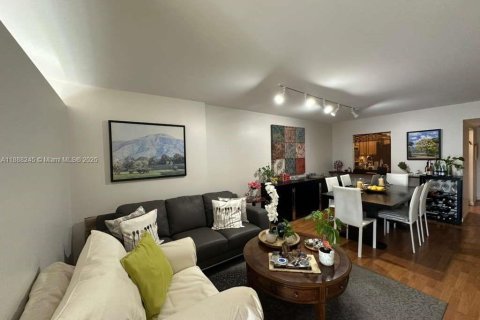 Condominio en alquiler en Hallandale Beach, Florida, 1 dormitorio, 85.01 m2 № 1942256 - foto 2