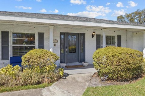 House in Winter Haven, Florida 4 bedrooms, 302.58 sq.m. № 1524672 - photo 2