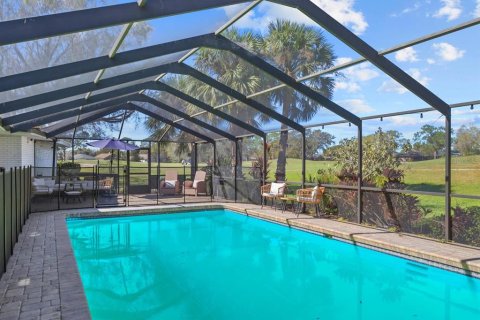 House in Winter Haven, Florida 4 bedrooms, 302.58 sq.m. № 1524672 - photo 3