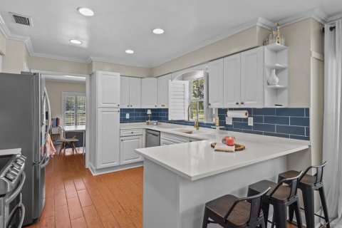 House in Winter Haven, Florida 4 bedrooms, 302.58 sq.m. № 1524672 - photo 5