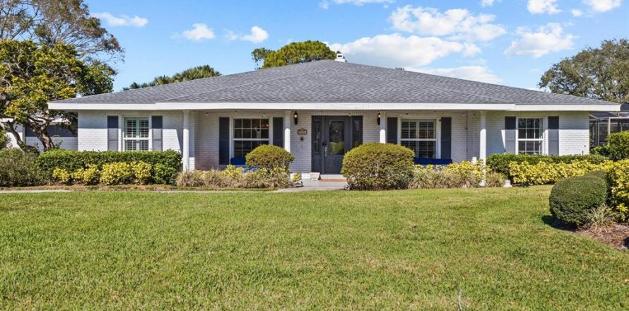 House in Winter Haven, Florida 4 bedrooms, 302.58 sq.m. № 1524672