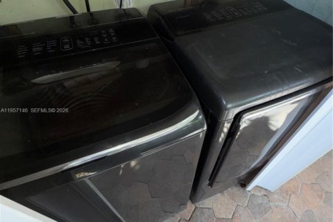 Casa en alquiler en Hialeah Gardens, Florida, 3 dormitorios, 118.17 m2 № 2011207 - foto 16