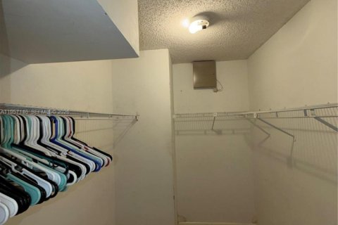 Casa en alquiler en Hialeah Gardens, Florida, 3 dormitorios, 118.17 m2 № 2011207 - foto 14