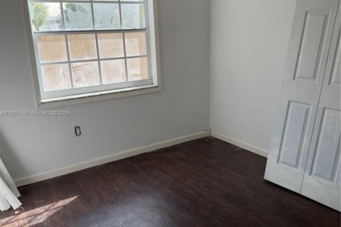 Casa en alquiler en Hialeah Gardens, Florida, 3 dormitorios, 118.17 m2 № 2011207 - foto 8