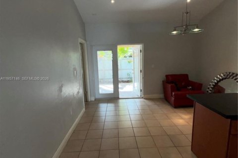 Casa en alquiler en Hialeah Gardens, Florida, 3 dormitorios, 118.17 m2 № 2011207 - foto 15