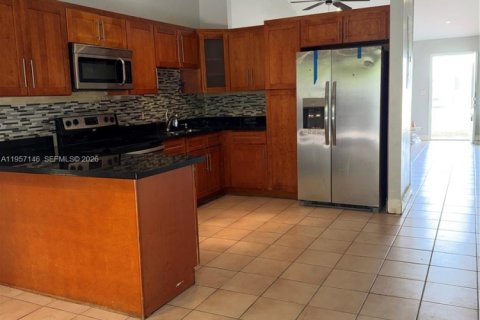 Casa en alquiler en Hialeah Gardens, Florida, 3 dormitorios, 118.17 m2 № 2011207 - foto 9