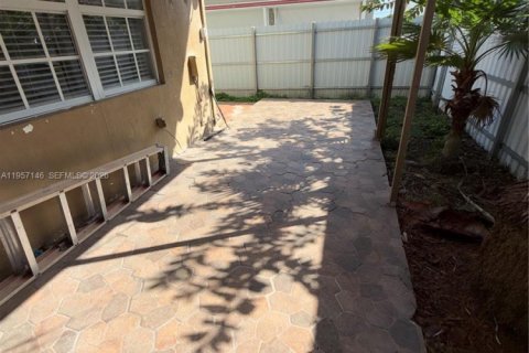 Casa en alquiler en Hialeah Gardens, Florida, 3 dormitorios, 118.17 m2 № 2011207 - foto 17