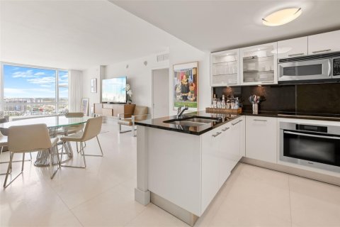 Condominio en venta en Miami Beach, Florida, 1 dormitorio, 88.26 m2 № 1779982 - foto 2