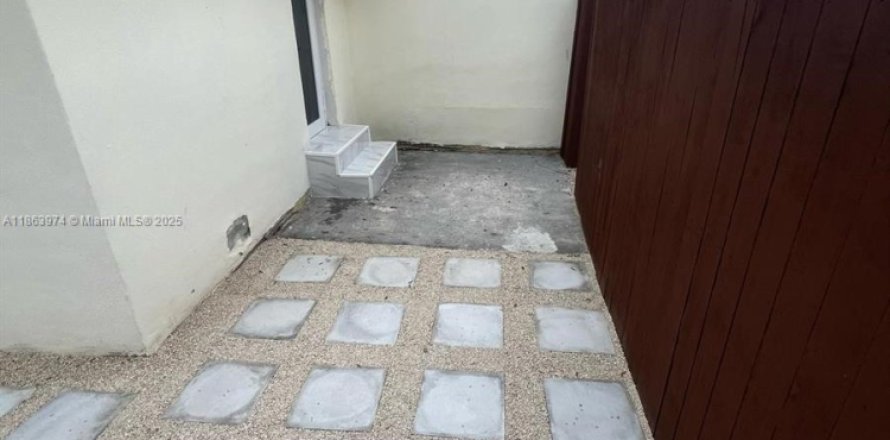 Immobilier commercial à Miami, Floride 1 chambre, 97.55 m2 № 1892519