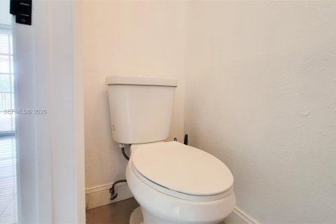Adosado en alquiler en Hialeah, Florida, 3 dormitorios, 122.35 m2 № 1995512 - foto 11
