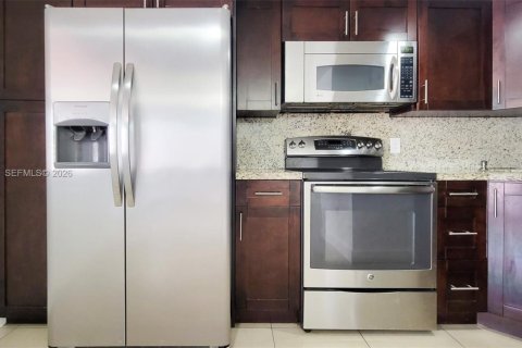 Adosado en alquiler en Hialeah, Florida, 3 dormitorios, 122.35 m2 № 1995512 - foto 7