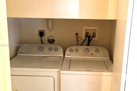 Adosado en venta en Hollywood, Florida, 3 dormitorios, 133.78 m2 № 2187045 - foto 19