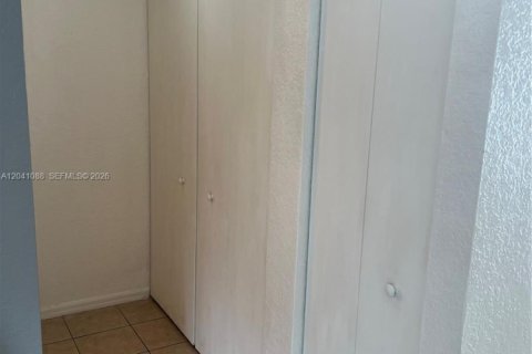 Adosado en venta en Hollywood, Florida, 3 dormitorios, 133.78 m2 № 2187045 - foto 17