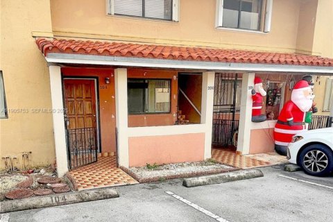 Condo in Hialeah, Florida, 2 bedrooms  № 2034925 - photo 2