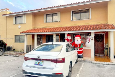 Condo in Hialeah, Florida, 2 bedrooms № 2034925