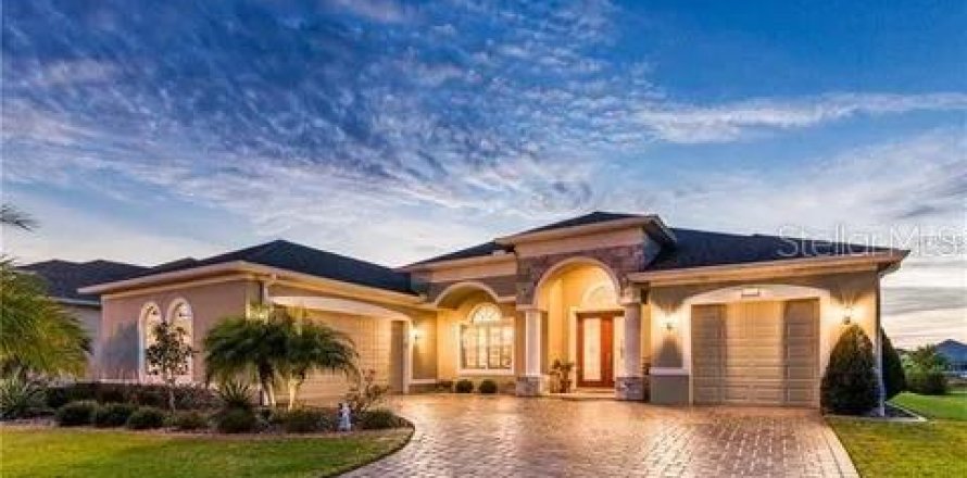 House in Mount Dora, Florida 4 bedrooms, 241.73 sq.m. № 1192090
