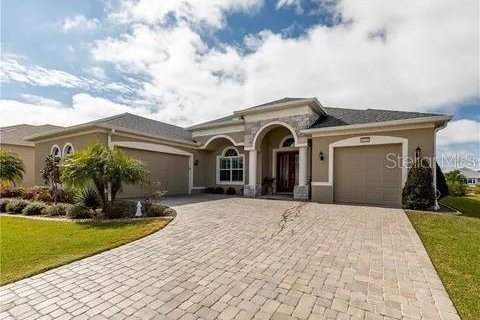 House in Mount Dora, Florida 4 bedrooms, 241.73 sq.m. № 1192090 - photo 2