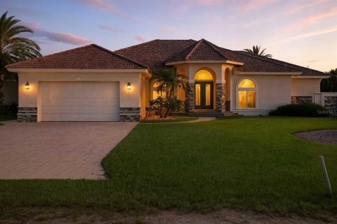 House in Palm Coast, Florida 4 bedrooms, 322.84 sq.m. № 1907393 - photo 15