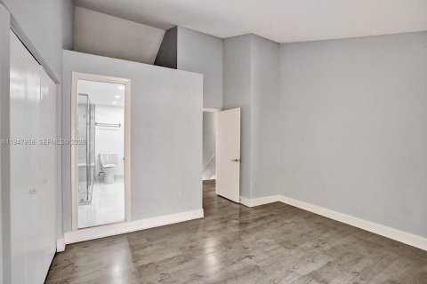 Снять в аренду таунхаус в Майами, Флорида 2 спальни, 107.02м2, № 2003942 - фото 28