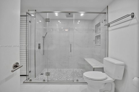 Снять в аренду таунхаус в Майами, Флорида 2 спальни, 107.02м2, № 2003942 - фото 26