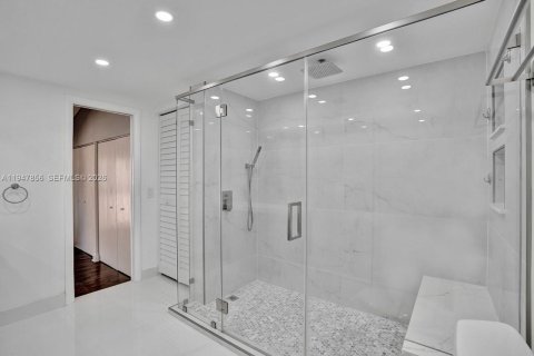 Снять в аренду таунхаус в Майами, Флорида 2 спальни, 107.02м2, № 2003942 - фото 25