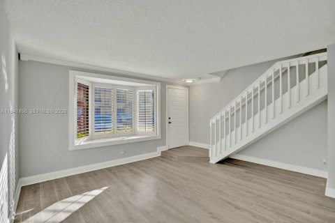 Снять в аренду таунхаус в Майами, Флорида 2 спальни, 107.02м2, № 2003942 - фото 4