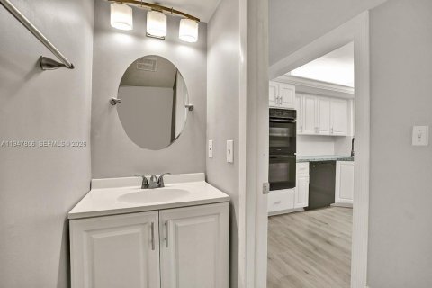 Снять в аренду таунхаус в Майами, Флорида 2 спальни, 107.02м2, № 2003942 - фото 16