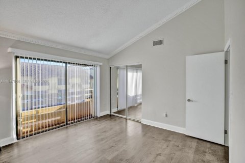 Снять в аренду таунхаус в Майами, Флорида 2 спальни, 107.02м2, № 2003942 - фото 21