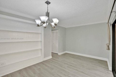 Снять в аренду таунхаус в Майами, Флорида 2 спальни, 107.02м2, № 2003942 - фото 12